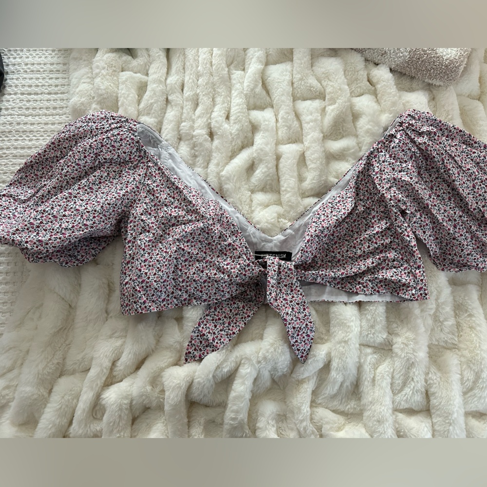 2 piece set - small floral design. Tie crop top, with flowy wide leg pants.